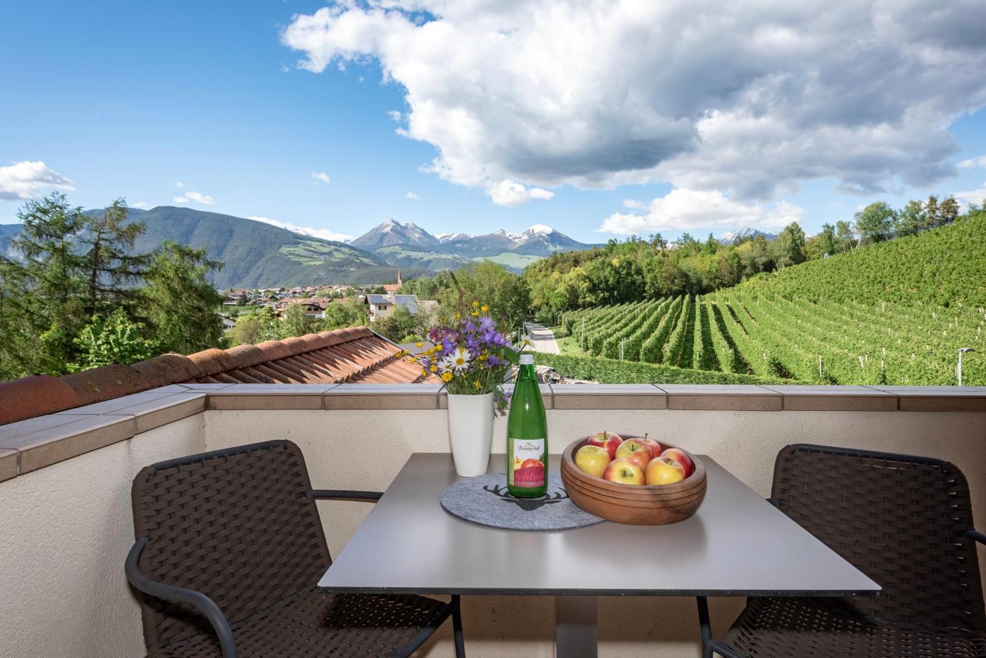 Trinnerhof- Hof Chalets Und Obsthof Mit Zimmer Natz-Schabs ภายนอก รูปภาพ