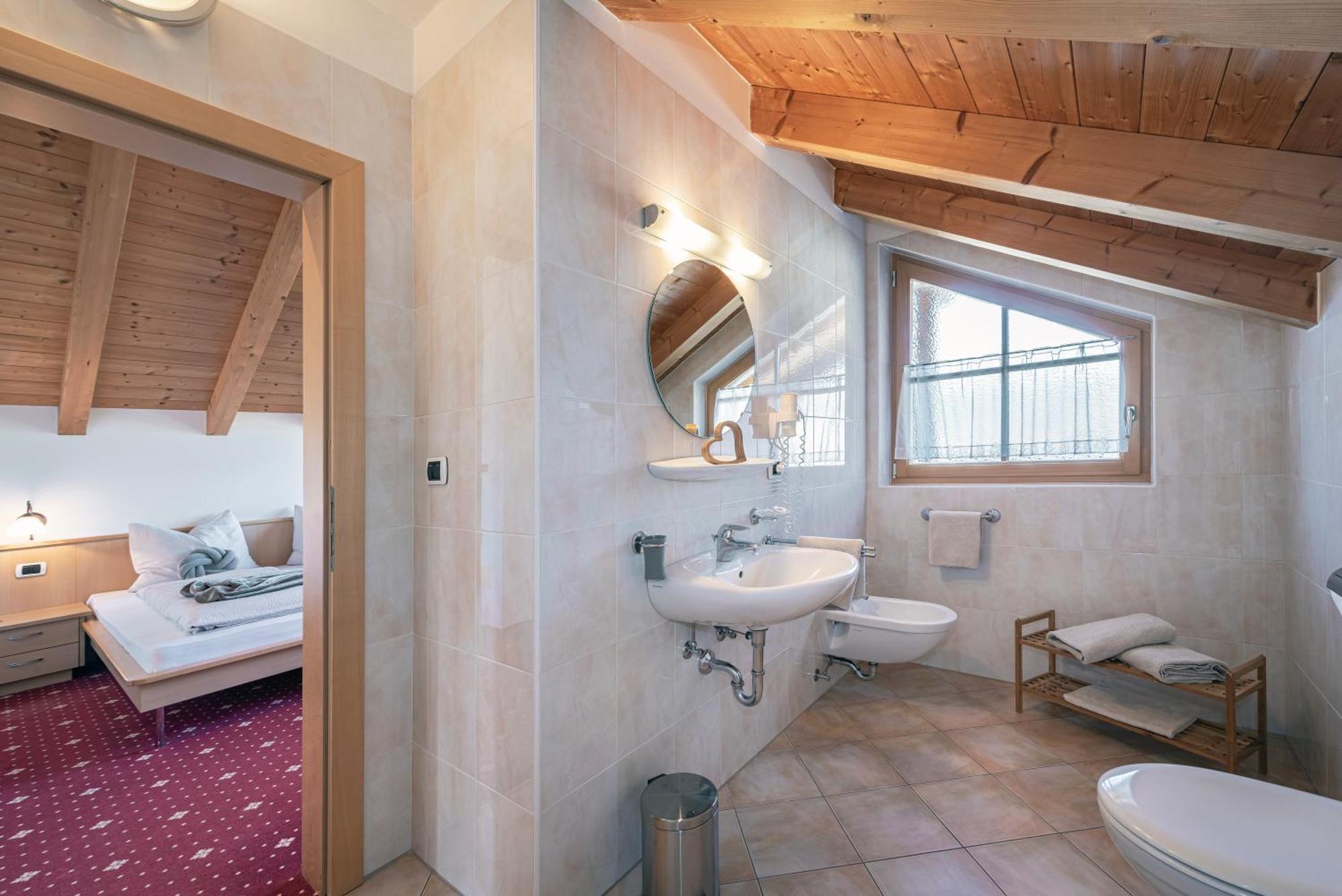 Trinnerhof- Hof Chalets Und Obsthof Mit Zimmer Natz-Schabs ภายนอก รูปภาพ